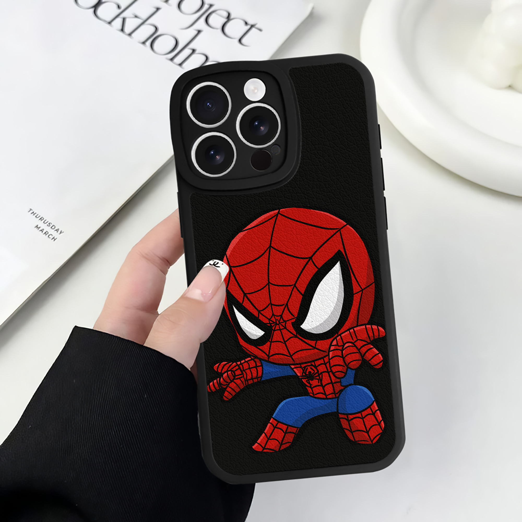 （画像用） Spider Man スパイダーマン 【iPhone 16シリーズ対応】シリコンスマホケース（レザー調） 材質：シリコン